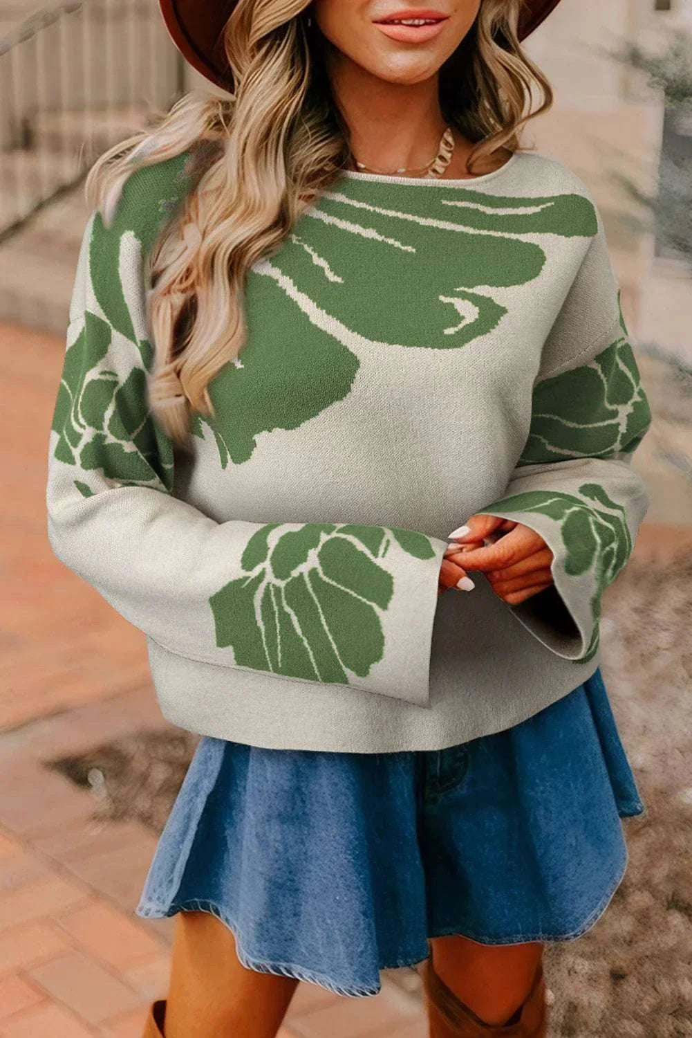Baggy sweater with green flower pattern and drop sleeves for a relaxed, trendy look