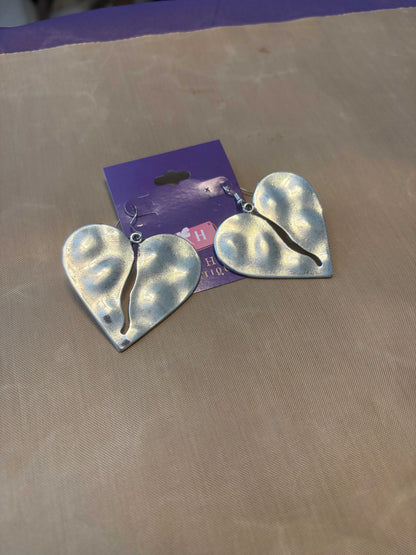 Silver heart earrings made of silver metal